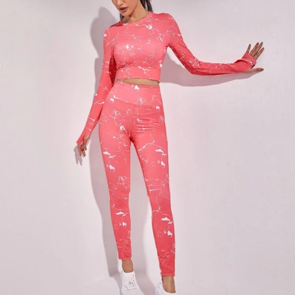 2peace workout outfit with back out